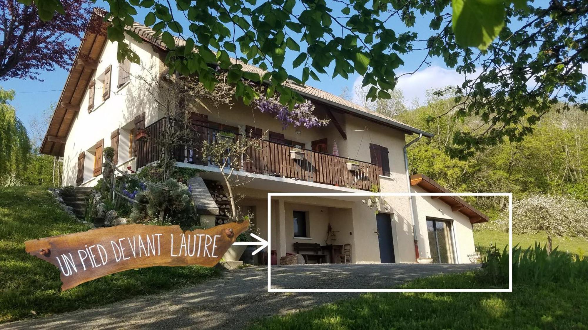 Un Pied Devant L'Autre Sainte-Marie-D'Alvey Exterior photo